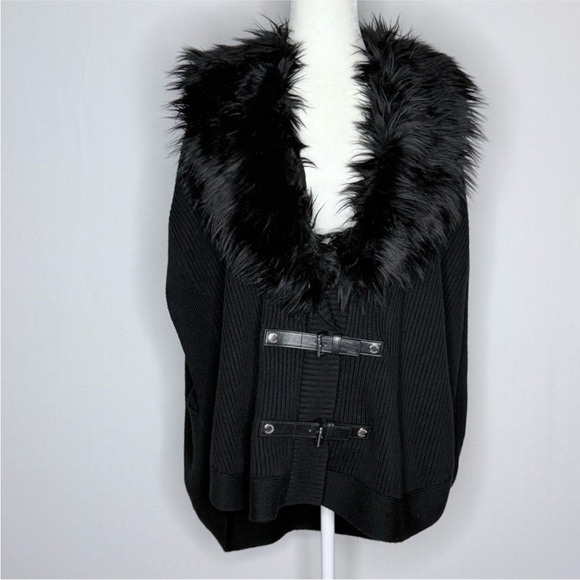MICHAEL Michael Kors Sweaters - Michael Kors Black Sweater Knit Shrug Vest w/ Belts & Faux Fur Collar Medium P